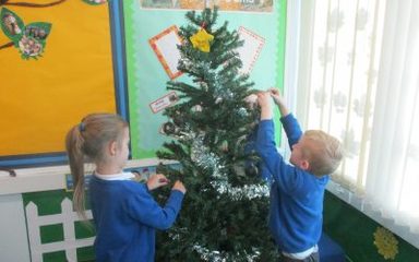 Christmas Bauble Decorating in Robins
