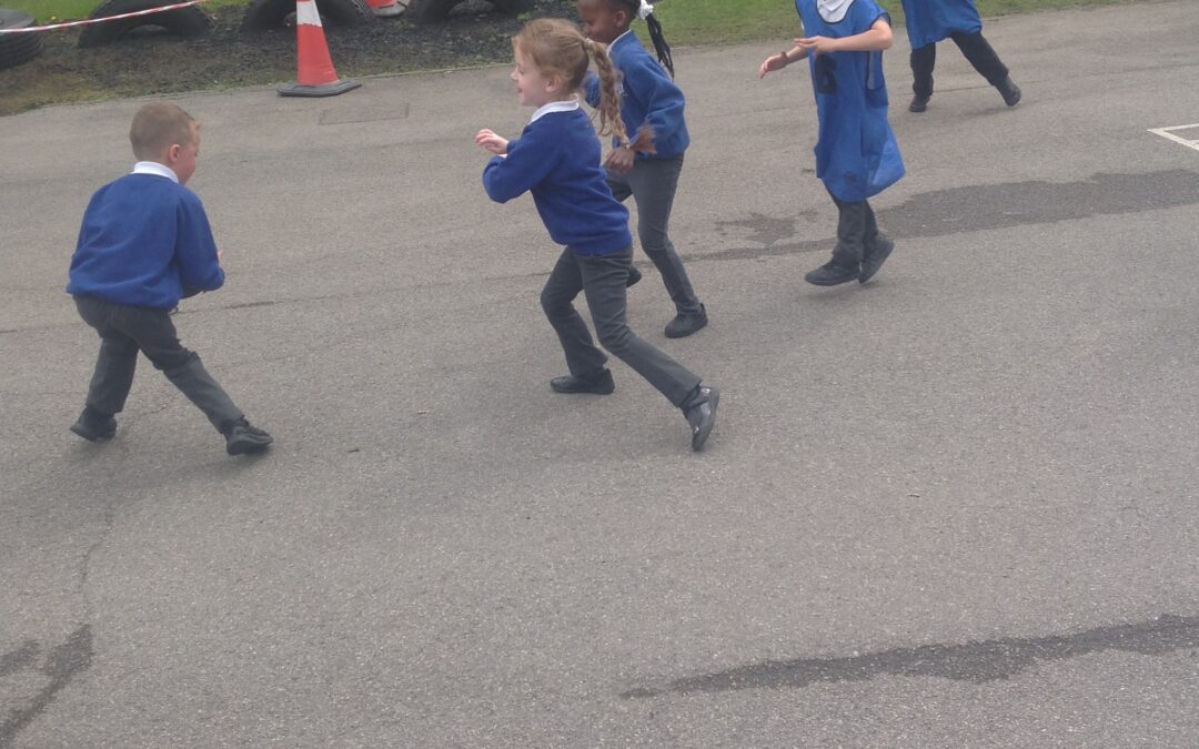 KS1 showcase their basketball skills!